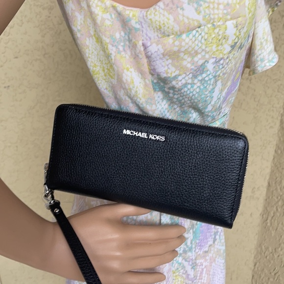 Michael Kors Jet Set Travel Large Travel CONTINENTAL Wallet-Wristlet - Picture 15 of 16